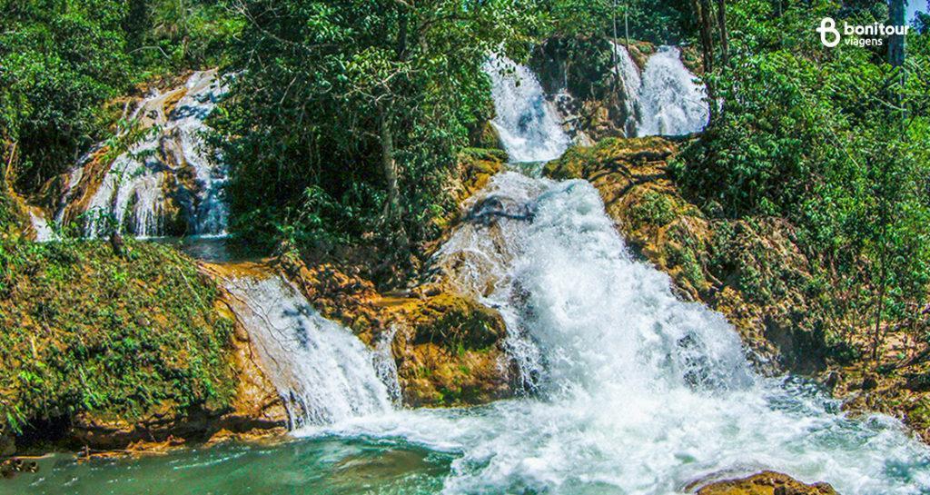 Explore as cachoeiras do atrativo Ceita Corê