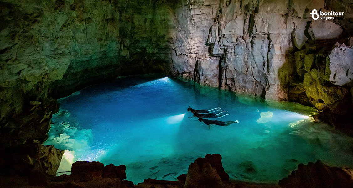Conheça a Gruta do Mimoso, uma das mais belas cavernas parcialmente submersas do mundo!